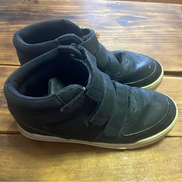 Children's Place black high top big boys play sneakers size 4
Loop & hook - Picture 1 of 8